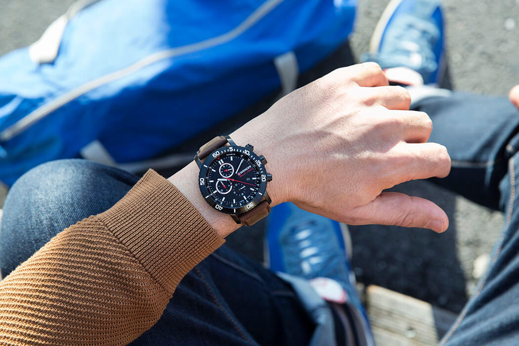 Wenger 01.1843.107,  швейцария мужские часы на браслете кожаный боковой вид