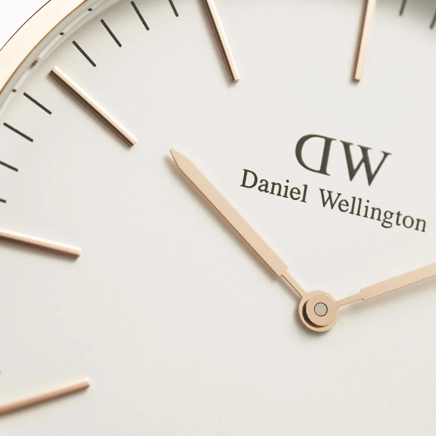 Часы Daniel Wellington Classic York DW00100011 купить в Сочи по цене 27852  RUB: описание, характеристики