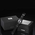 Casio GWR-B1000HJ-1ADR мужские часы застежка крупным планом