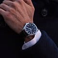 Hamilton H43515735 мужские часы застежка крупным планом
