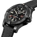 Breitling Breitling  Avenger Blackbird 44  V17311101B1W1 , наручные мужские часы фото под углом